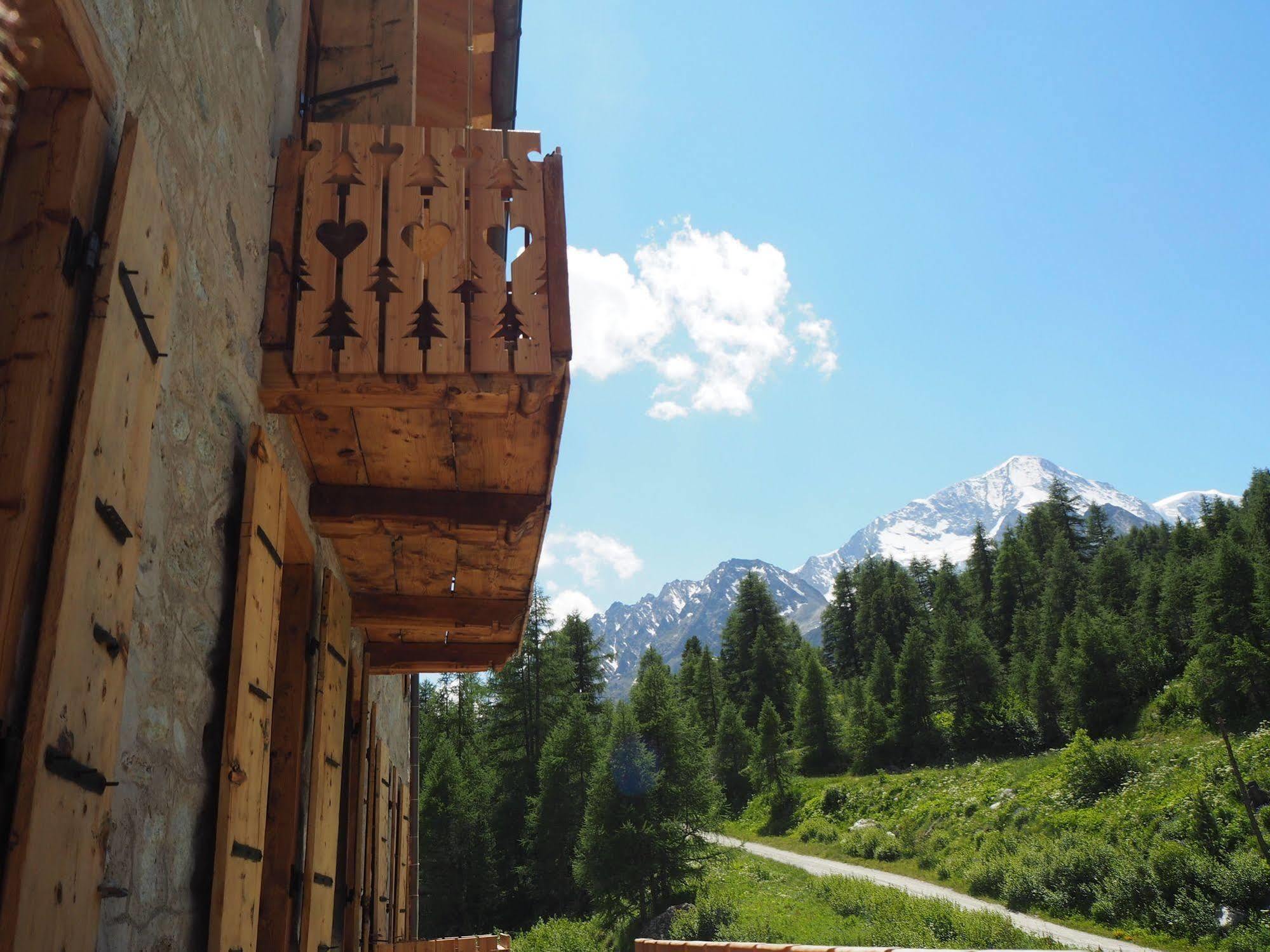 Aiguille De La Tza Hotel 2*